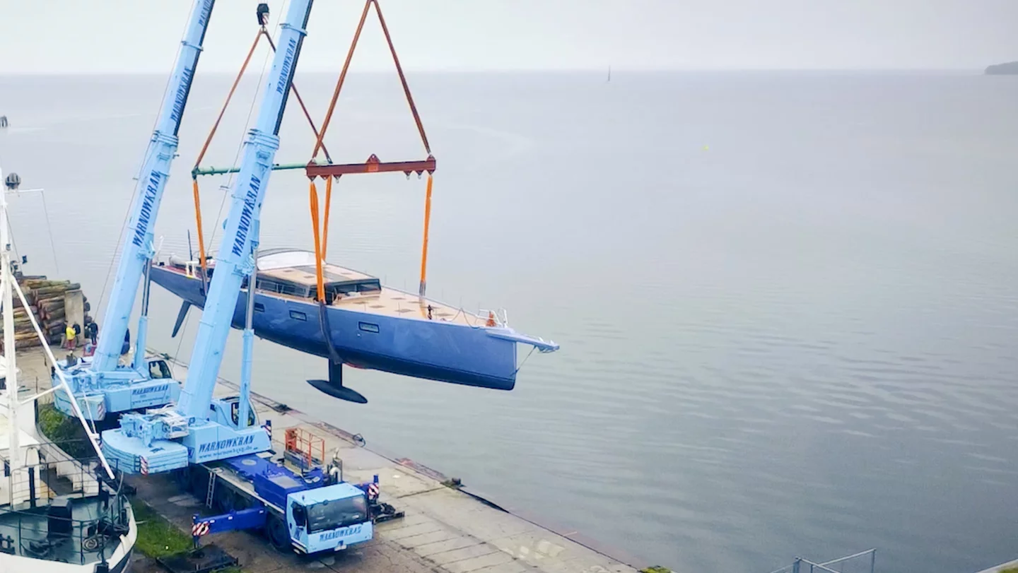 YYachts Tripp 90 luxury carbon custom boat