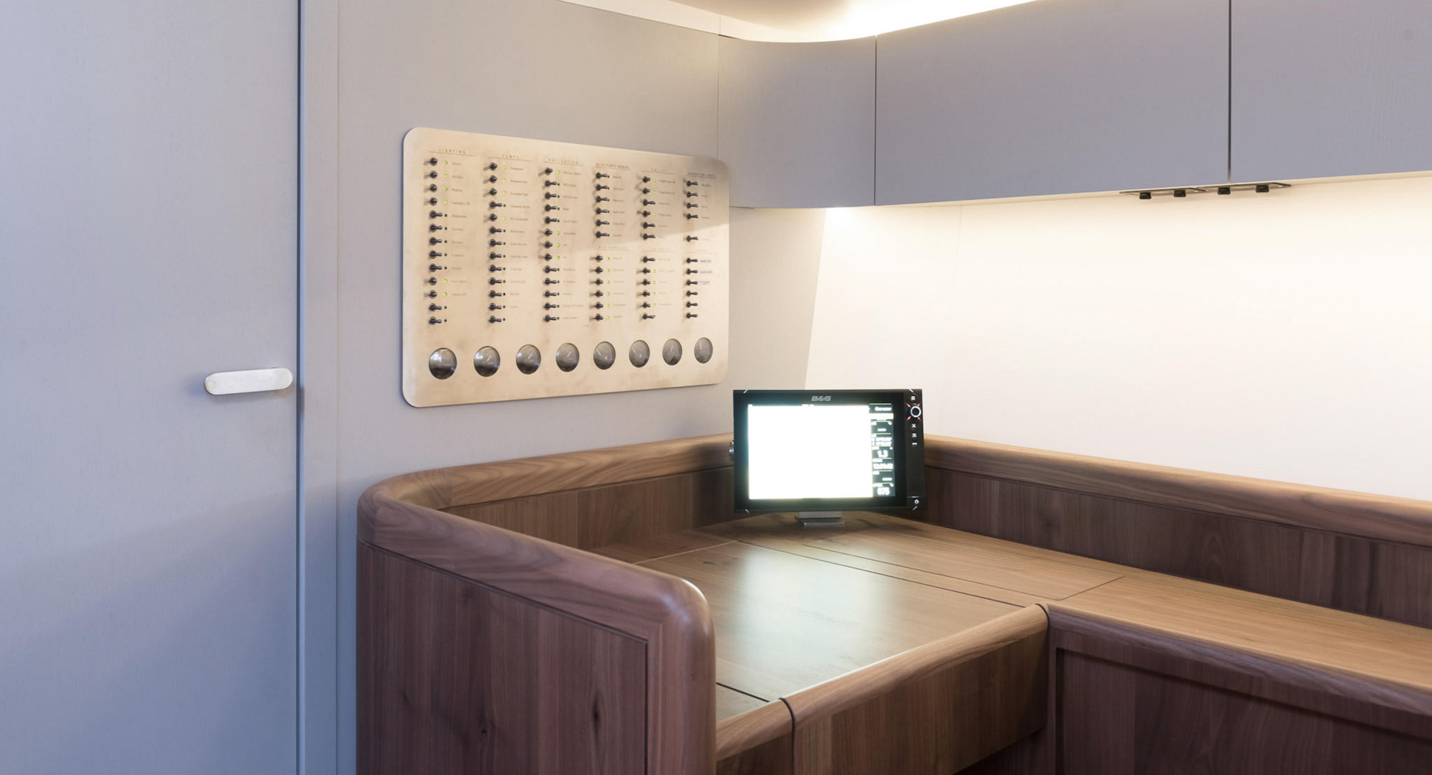 Y8 Cool Breeze Charting desk