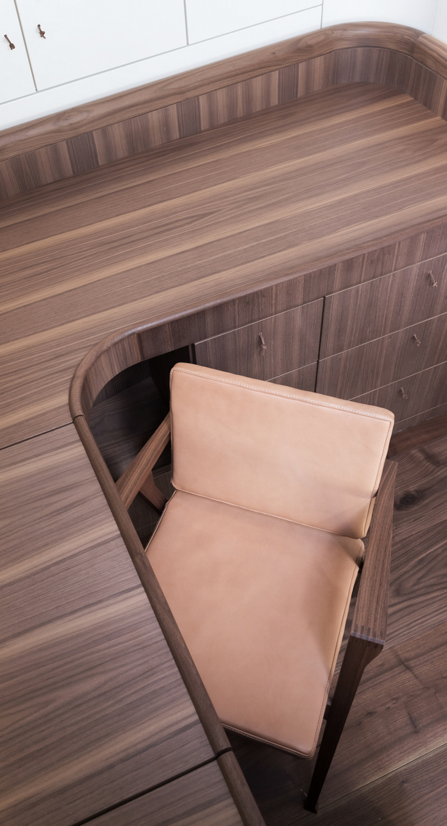 Y8 Cool Breeze Charting desk