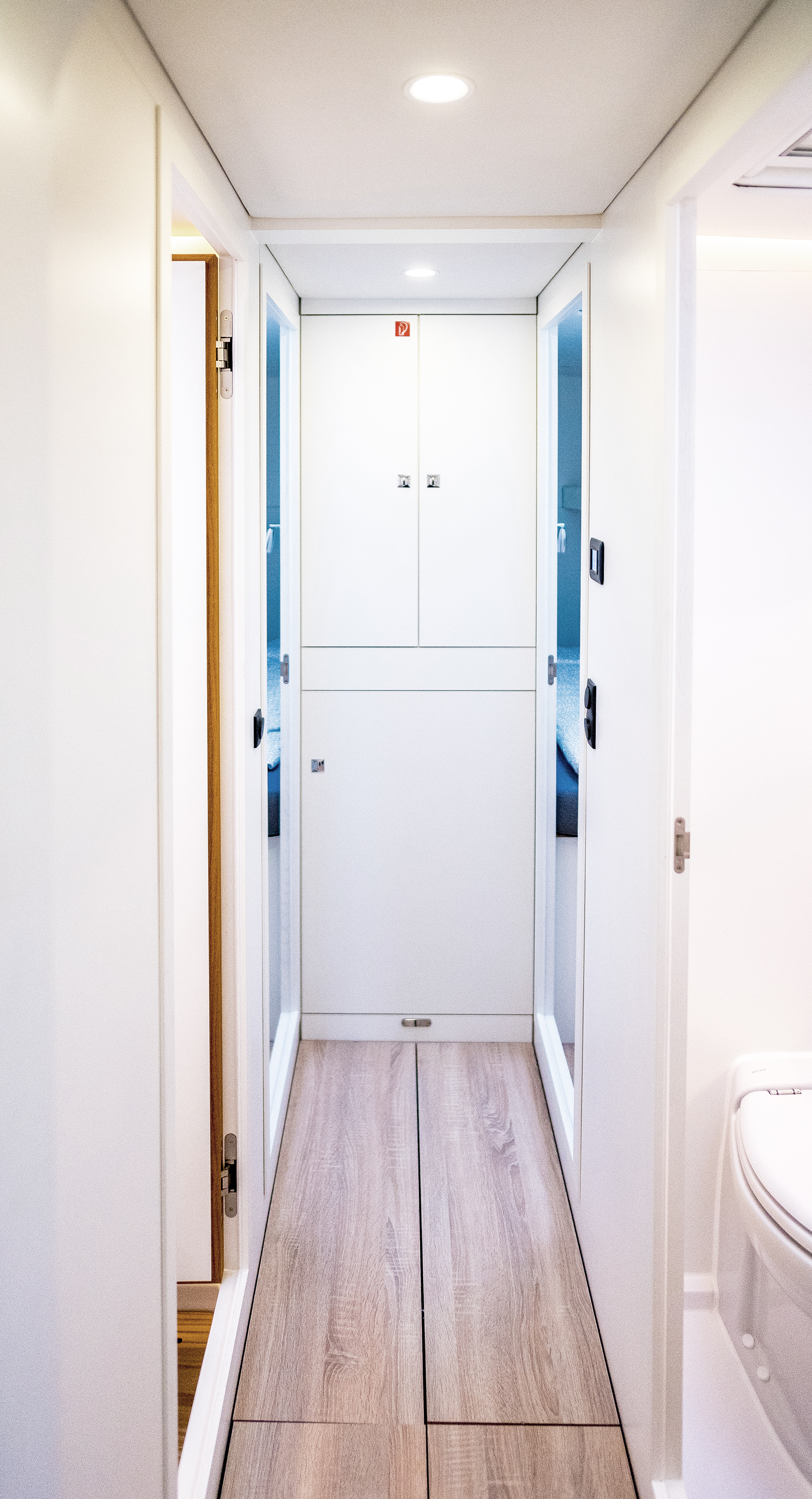 YC Eugen Seibold cabin hallway