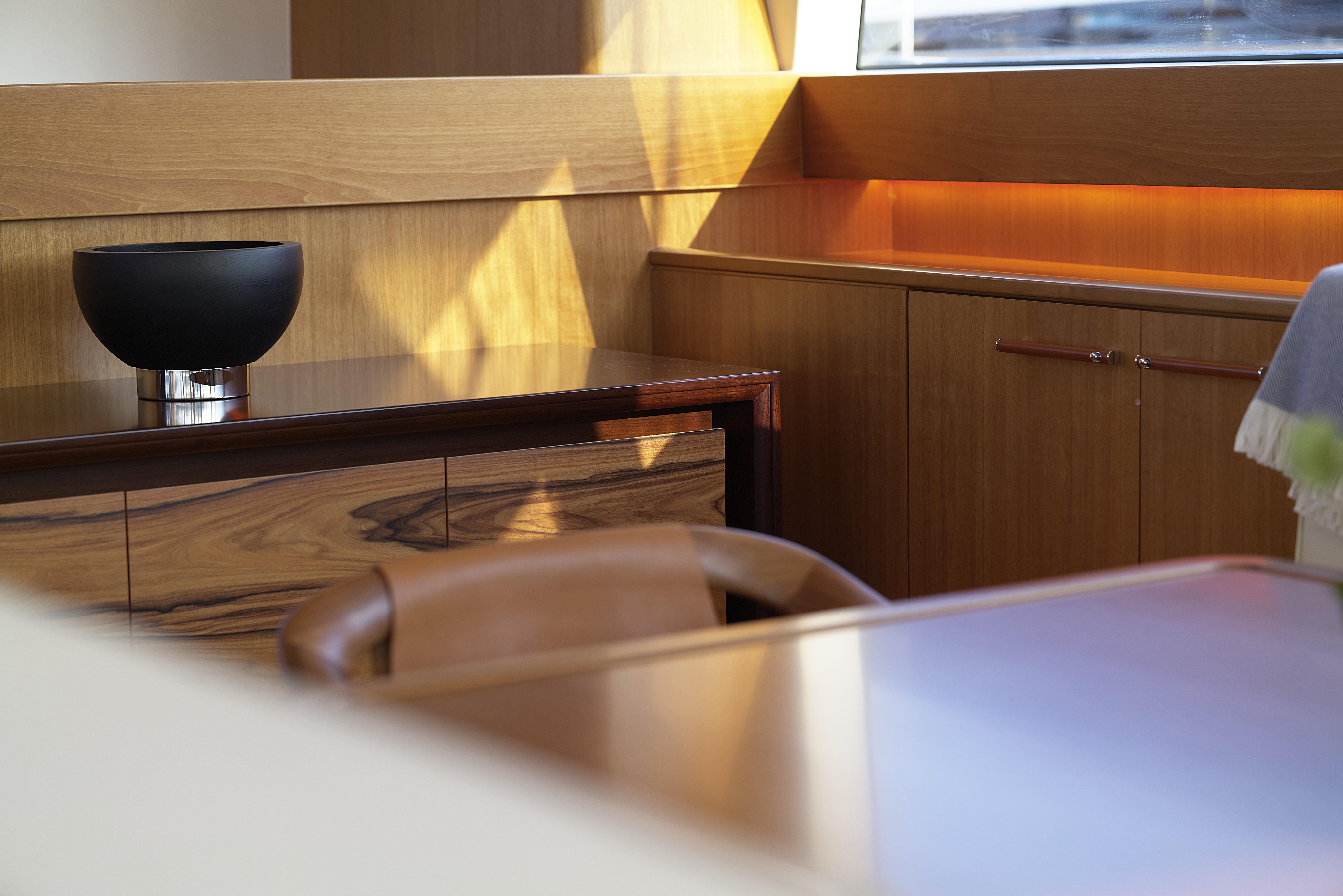 YC/Tripp 90 dining area side view