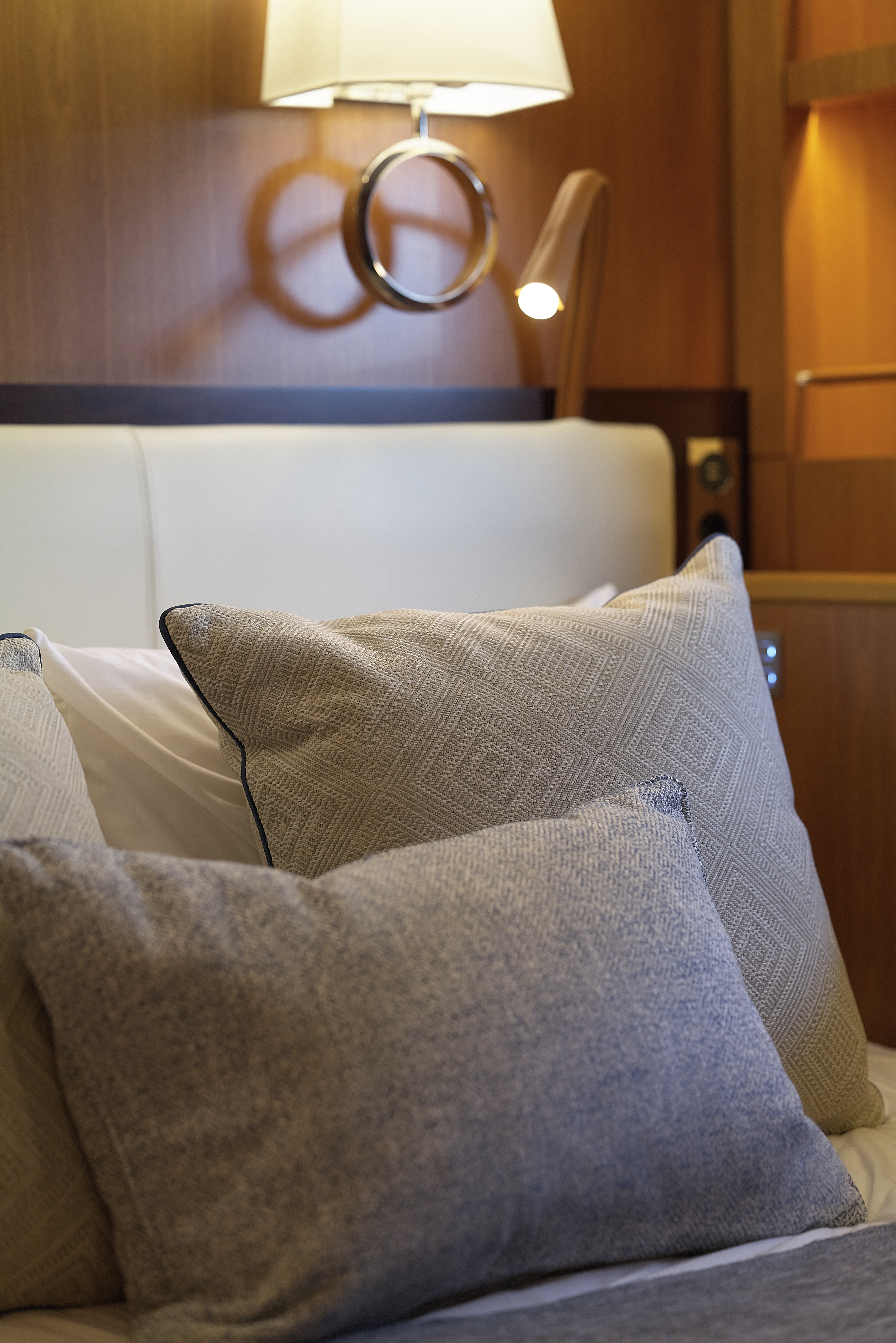 YC/Tripp 90 Master stateroom essences