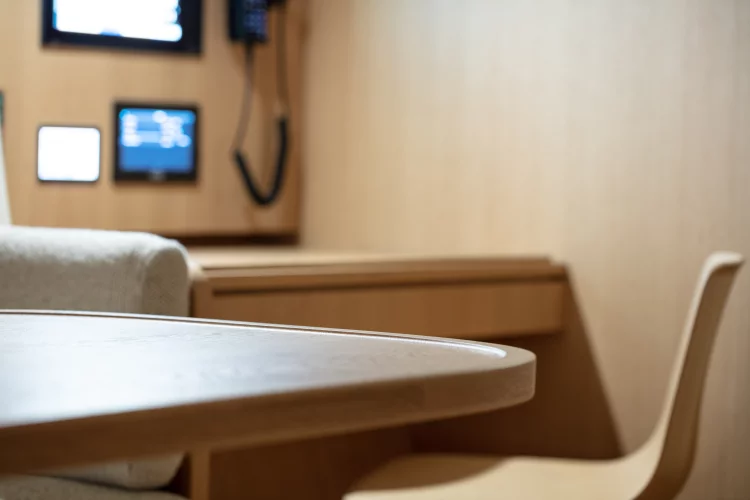 Y7 Side view chart desk