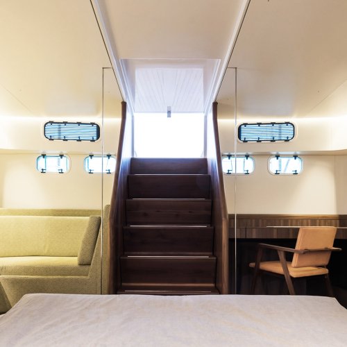 Y8 Cool Breeze Master cabin