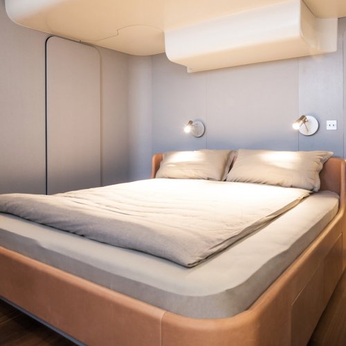 Y8 Cool Breeze Master cabin