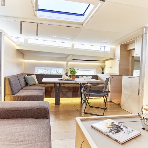 Y8 Vegas Baby Living area