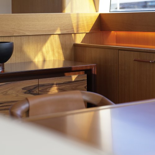 YC/Tripp 90 dining area side view