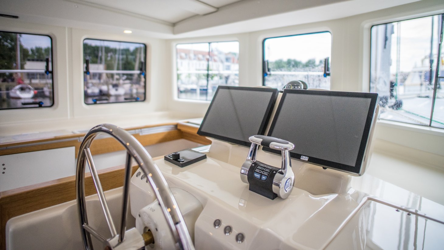 YYachts custom build carbon researcht vessel Eugen Seibold interieur