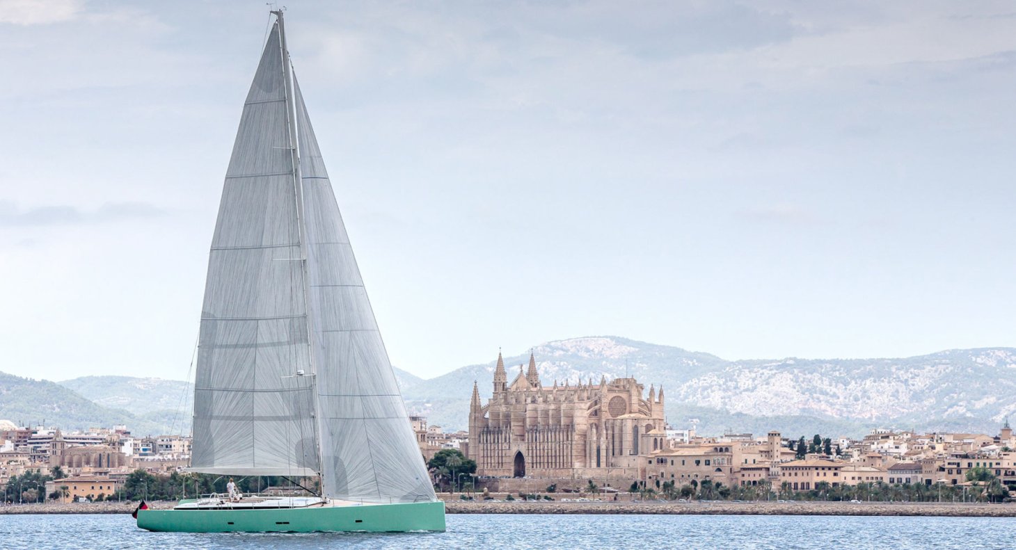 Luxury Carbon Yacht Cool Breeze